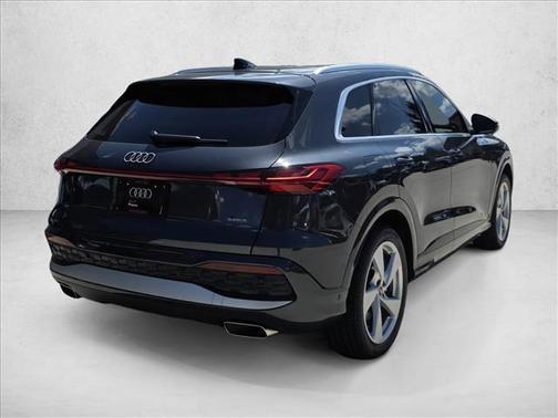 Tambora Gray Metallic 2025 Audi Q5 Prestige