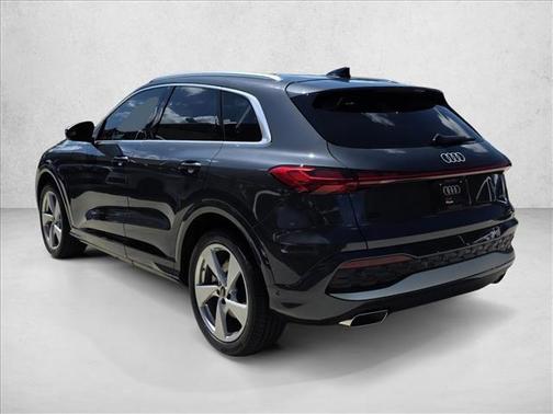 Tambora Gray Metallic 2025 Audi Q5 Prestige