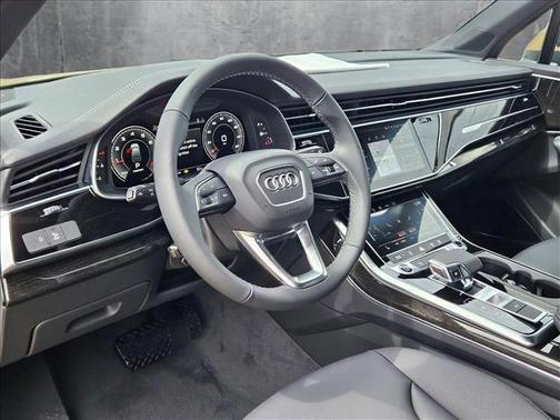 2025 Audi Q7 45 Premium