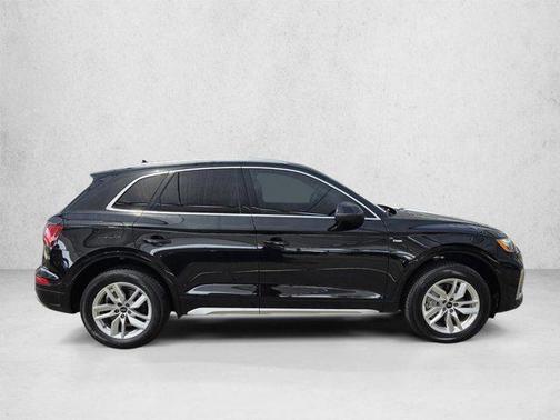 Mythos Black Metallic 2023 Audi Q5 45 S line Premium