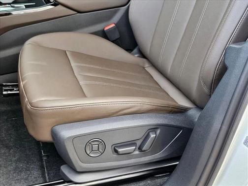 2025 Audi Q6 e-tron Premium quattro