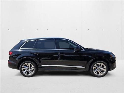 2024 Audi Q7 45 Premium Plus