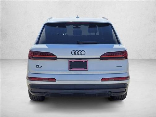 2023 Audi Q7 45 Premium Plus