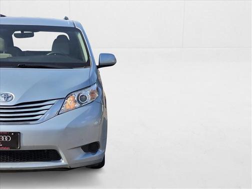 2015 Toyota Sienna LE