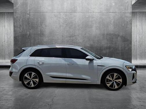 2024 Audi Q8 e-tron Premium Plus