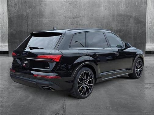 2025 Audi Q7 55 Premium Plus