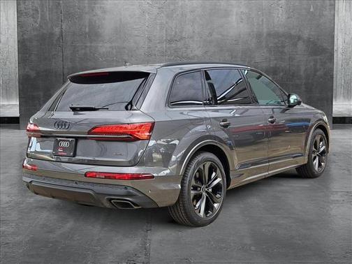 2025 Audi Q7 55 Premium Plus