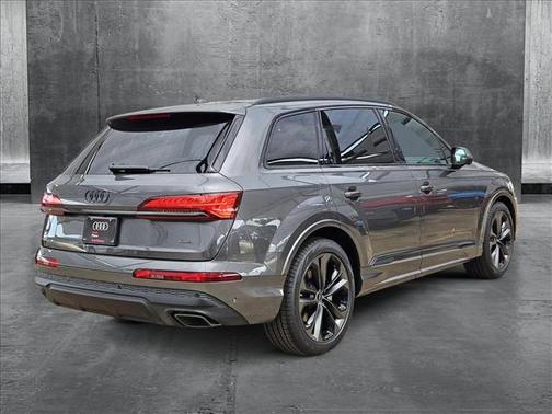 2025 Audi Q7 55 Premium Plus