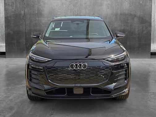2025 Audi Q6 e-tron Premium Plus quattro