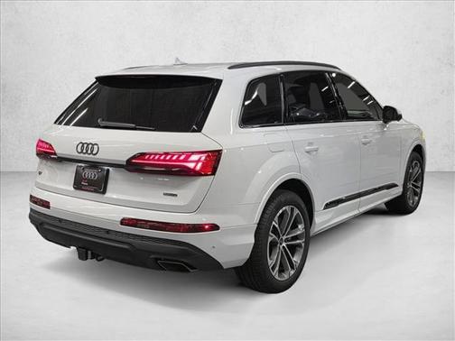 Glacier White Metallic 2025 Audi Q7 45 Premium Plus