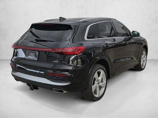Mythos Black Metallic 2026 Audi Q5 Premium Plus TFSI quattro S tronic