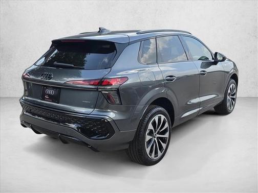 Daytona Gray Pearl Effect 2026 Audi Q3 S line