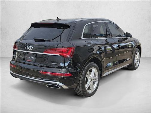 Mythos Black Metallic 2023 Audi Q5 55 S line Premium