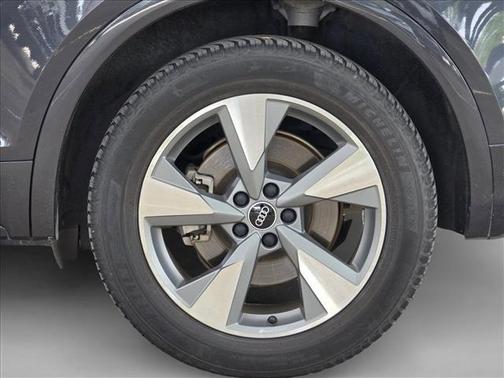 Manhattan Gray Metallic 2020 Audi Q5 45 Premium