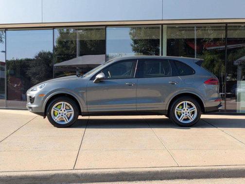 2016 Porsche Cayenne S