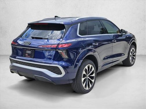 Navarra Blue Metallic 2026 Audi Q3 TFSI quattro S tronic