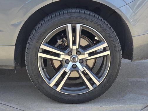 2018 Volvo XC60 T6 Momentum