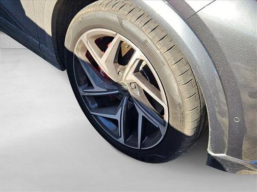 2025 Audi SQ6 e-tron Prestige quattro