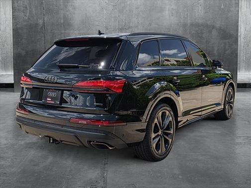 2025 Audi Q7 55 Premium Plus