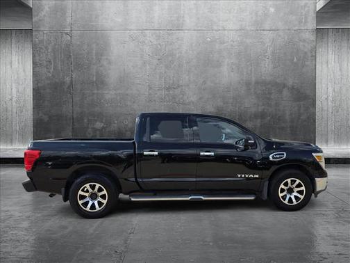 2017 Nissan Titan SV