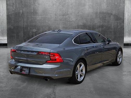 2018 Volvo S90 T5 Momentum