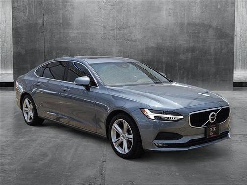 2018 Volvo S90 T5 Momentum