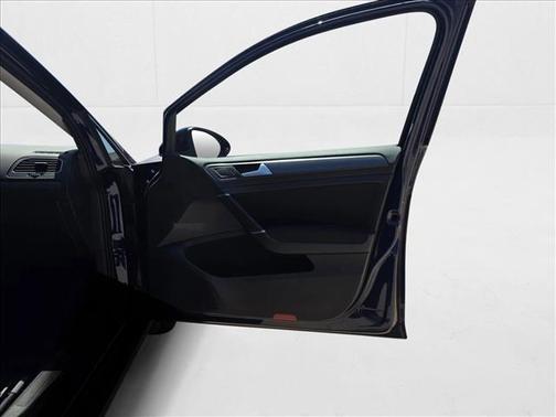 2017 Volkswagen e-Golf SE