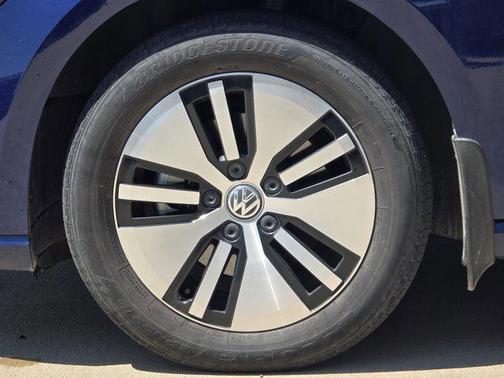 2017 Volkswagen e-Golf SE