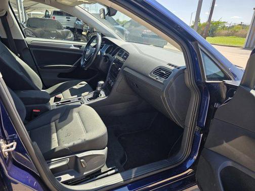 2017 Volkswagen e-Golf SE