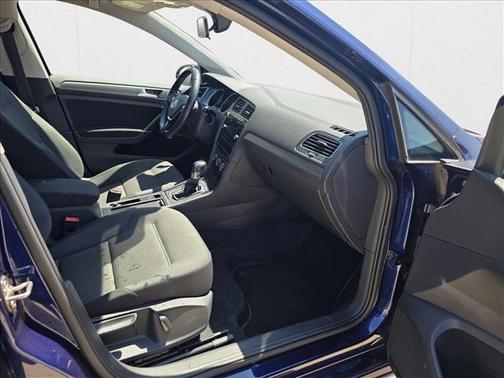 2017 Volkswagen e-Golf SE