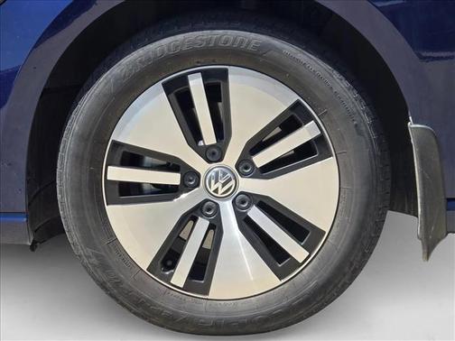 2017 Volkswagen e-Golf SE