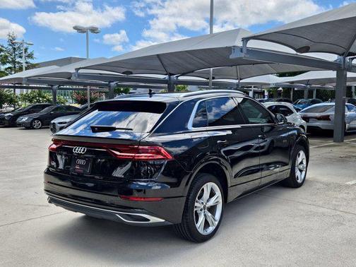 Mythos Black Metallic 2023 Audi Q8 55 Premium