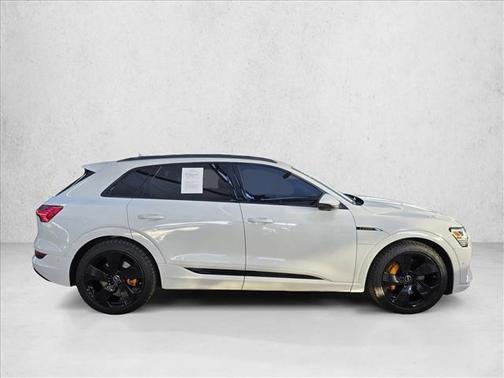 2022 Audi e-tron Premium Plus