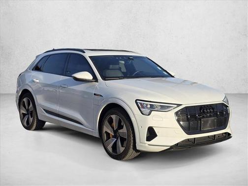 2022 Audi e-tron Premium Plus