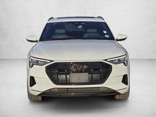 2022 Audi e-tron Premium Plus