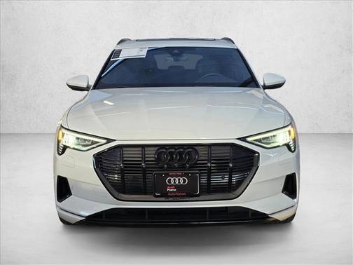 2022 Audi e-tron Premium Plus