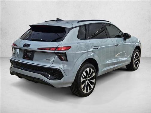 Arrow Gray Pearl Effect 2026 Audi Q3 TFSI quattro S tronic
