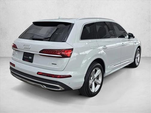 2023 Audi Q7 45 Premium