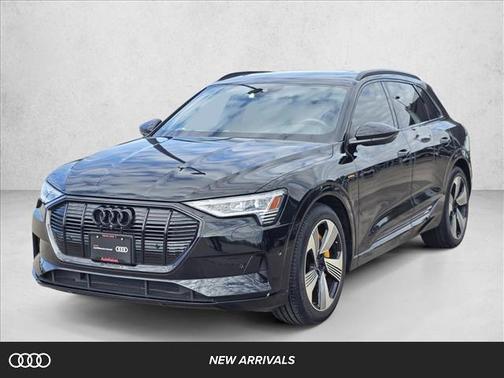 2022 Audi e-tron Premium Plus
