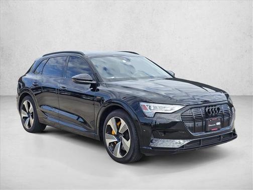 2022 Audi e-tron Premium Plus