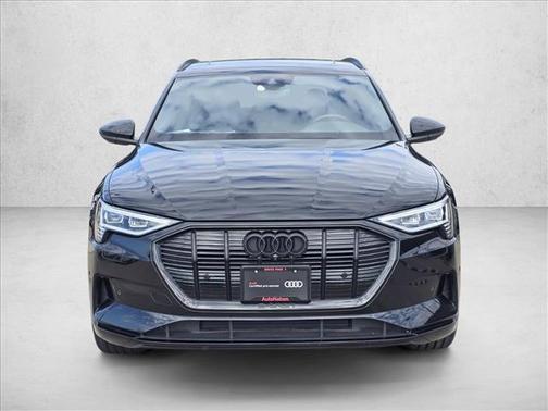 2022 Audi e-tron Premium Plus