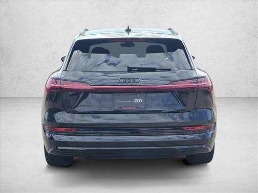 2022 Audi e-tron Premium Plus