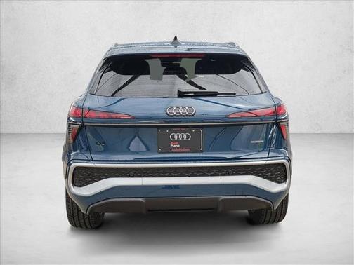 Malpelo Blue Metallic 2026 Audi Q3 TFSI quattro S tronic