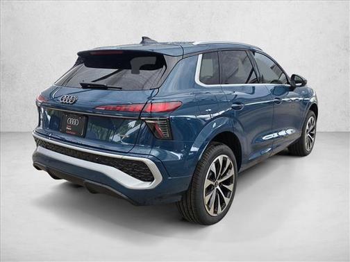 Malpelo Blue Metallic 2026 Audi Q3 TFSI quattro S tronic