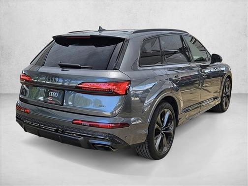 Daytona Gray Pearl Effect 2026 Audi Q7 55 Premium Plus