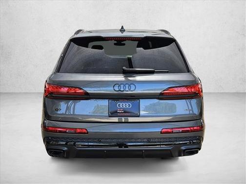 Daytona Gray Pearl Effect 2026 Audi Q7 55 Premium Plus