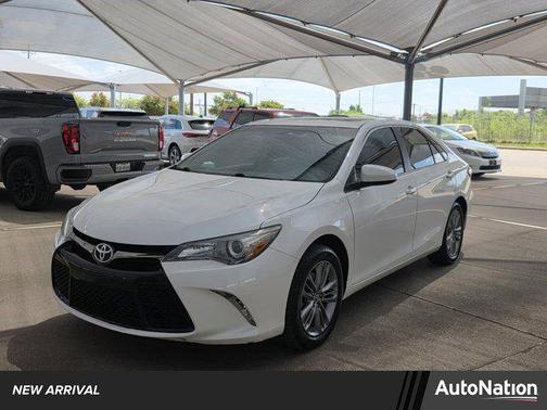 Blizzard Pearl 2016 Toyota Camry SE
