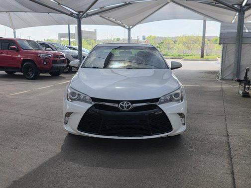 Blizzard Pearl 2016 Toyota Camry SE