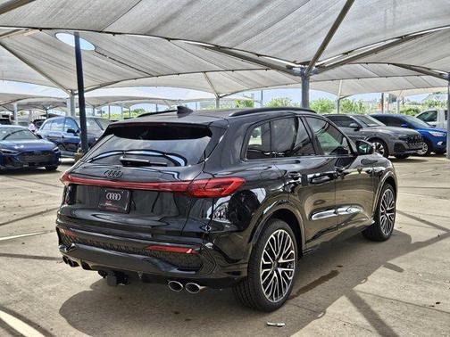 Mythos Black Metallic 2026 Audi SQ5 3.0T Premium Plus