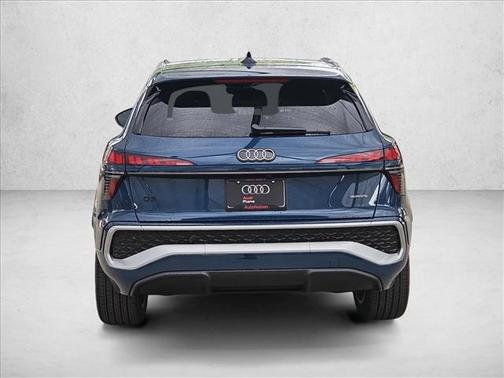 Malpelo Blue Metallic 2026 Audi Q3 TFSI quattro S tronic